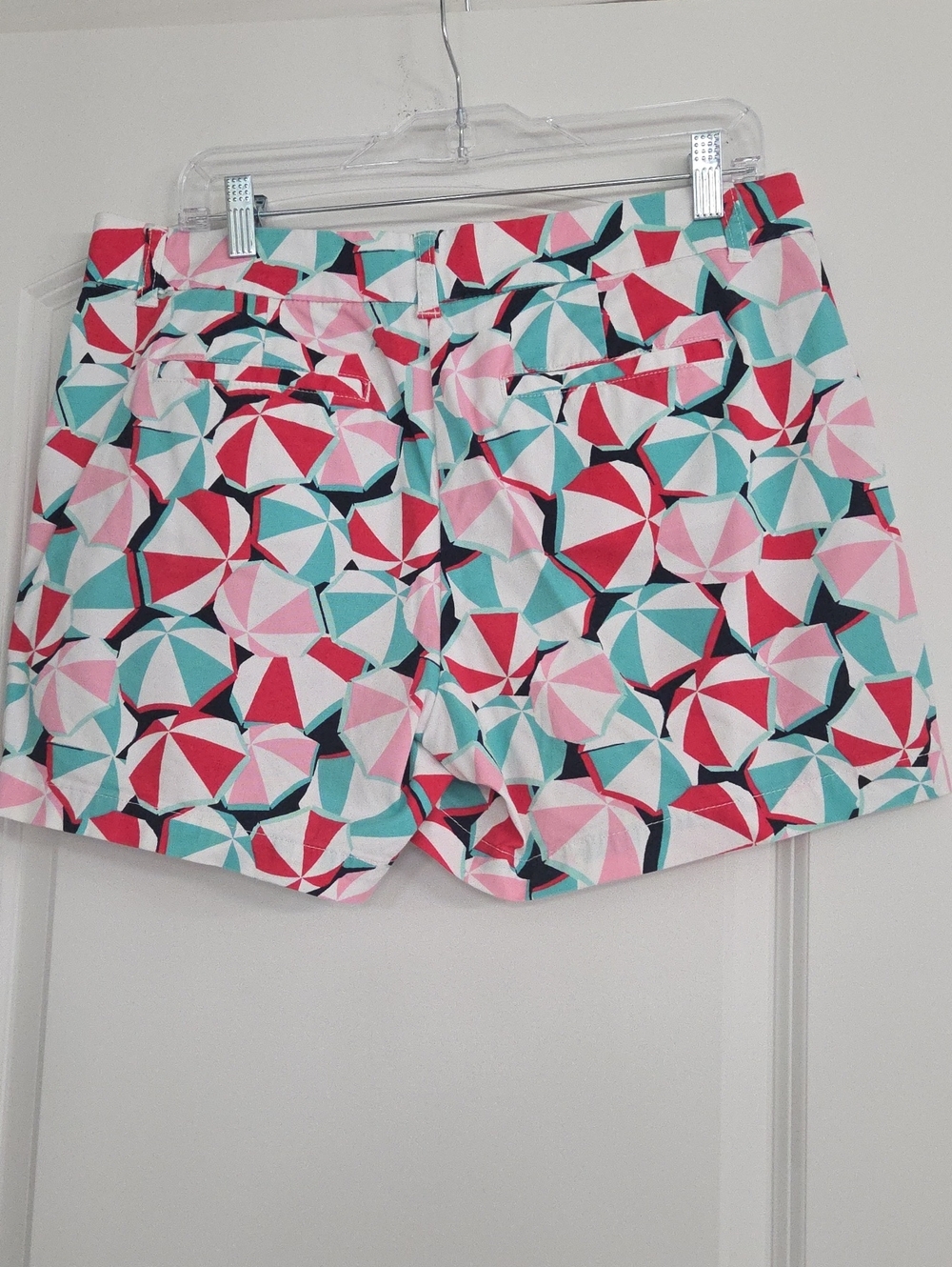 Adorable Crown & Ivy Shorts With A Fun Beach Umbrella Pattern. Great Condition🏖 - Picture 4 of 9